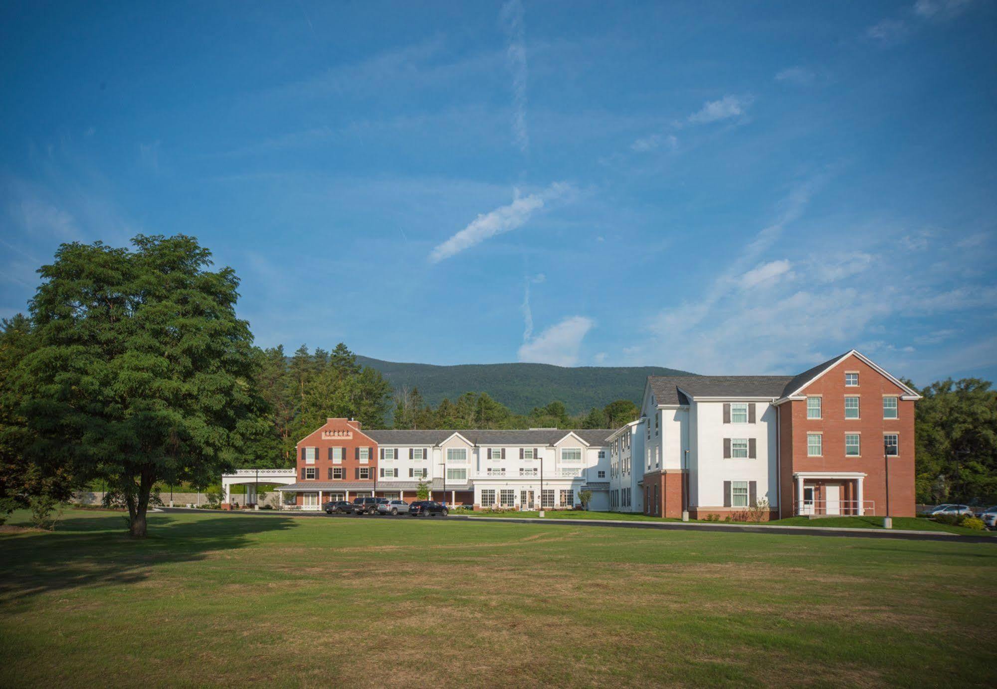 Hampton Inn&Suites Manchester, Vt Exterior foto
