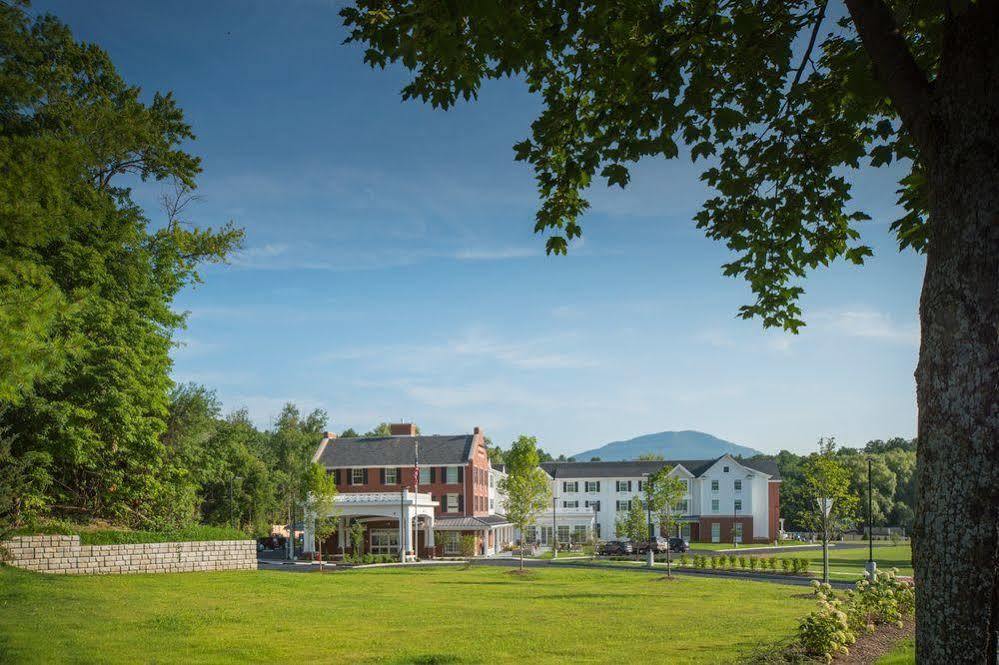 Hampton Inn&Suites Manchester, Vt Exterior foto