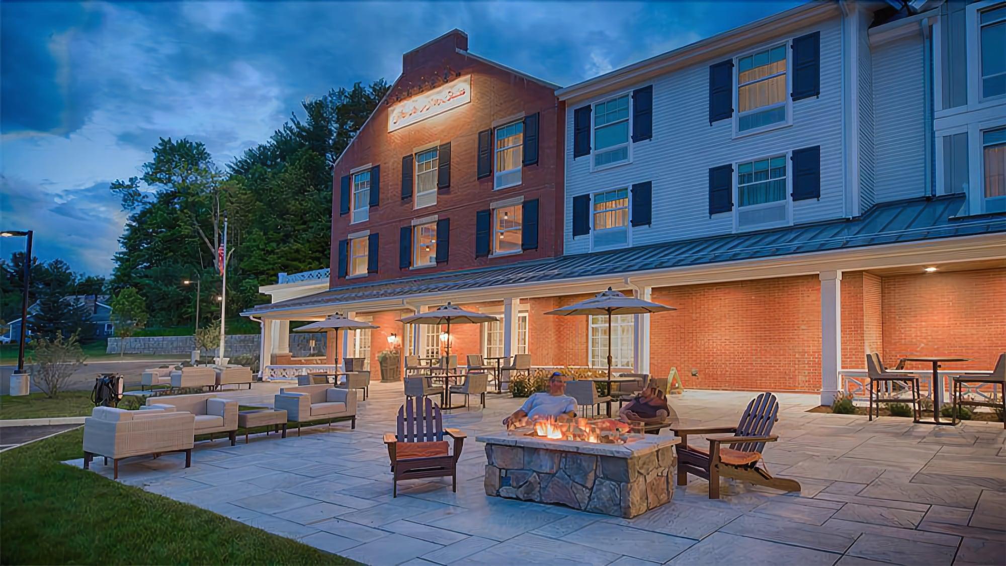 Hampton Inn&Suites Manchester, Vt Exterior foto